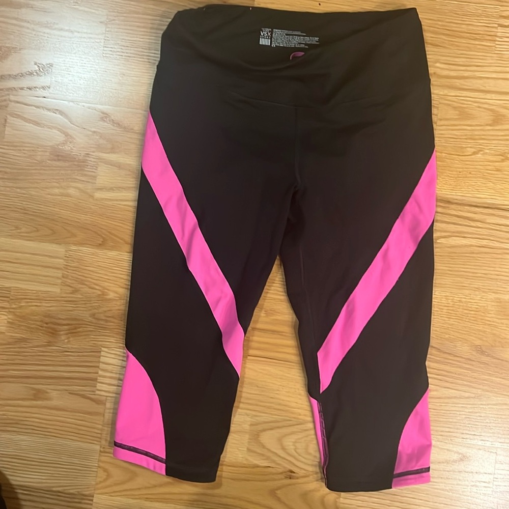 Victoria Secret  Knockout Crop Tights. Beautiful Pink Detail. Medium